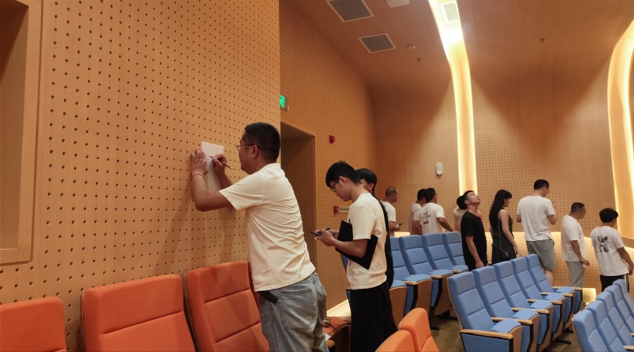 深圳坪山實驗學校GRG報告廳穿孔板工程案例