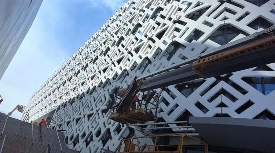 UHPC鏤空幕墻板安裝