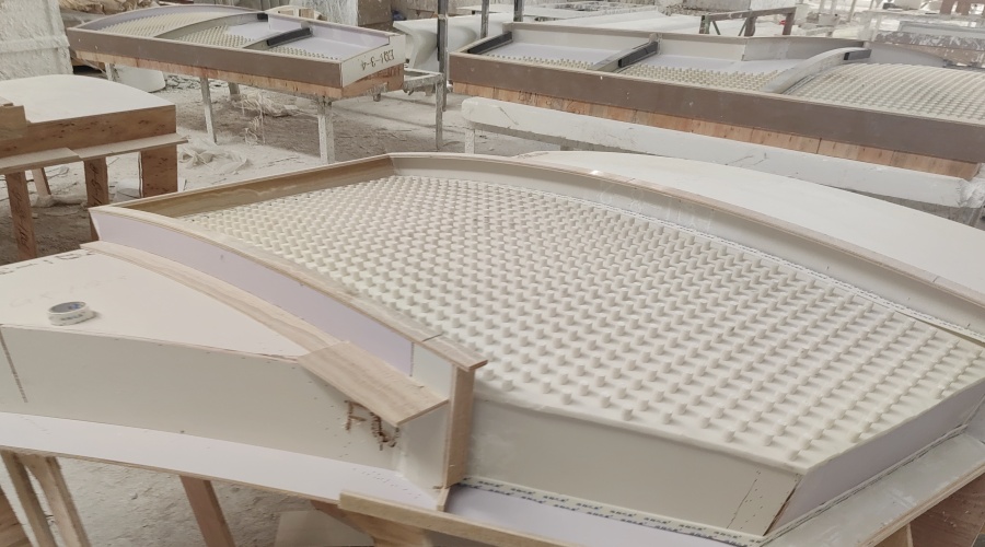 南寧工業(yè)職業(yè)技術學院會堂GRG穿孔板吊頂